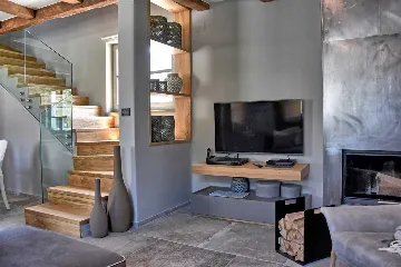 Country Villa Retreat with Pool in Pićan