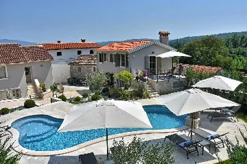 Country Villa Retreat with Pool in Pićan