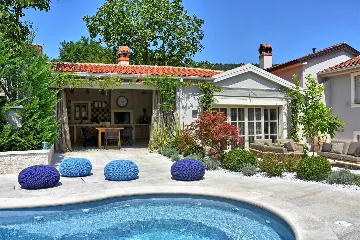 Country Villa Retreat with Pool in Pićan