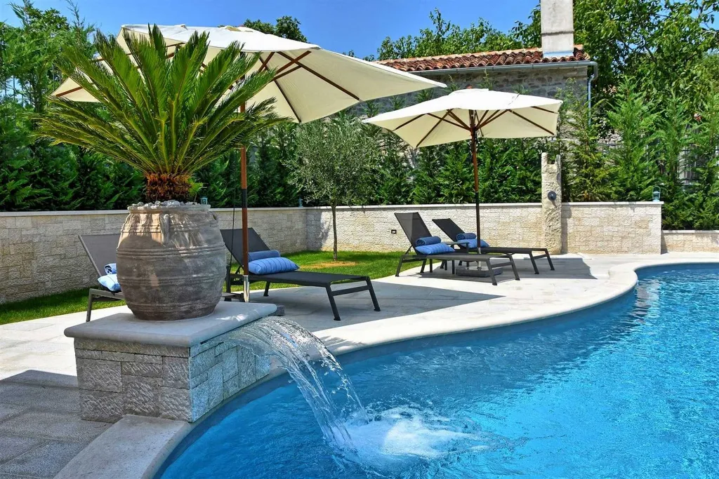 Country Villa Retreat with Pool in Pićan