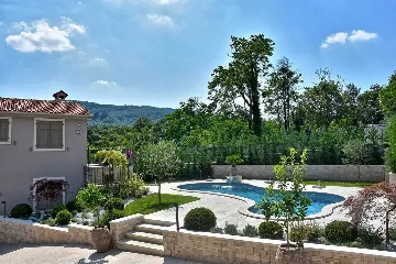 Country Villa Retreat with Pool in Pićan