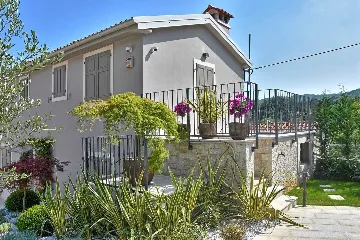 Country Villa Retreat with Pool in Pićan