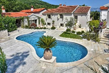 Country Villa Retreat with Pool in Pićan