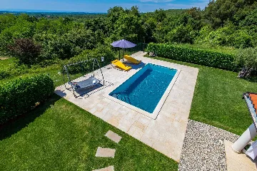 Spacious Villa Retreat with Pool in Višnjan
