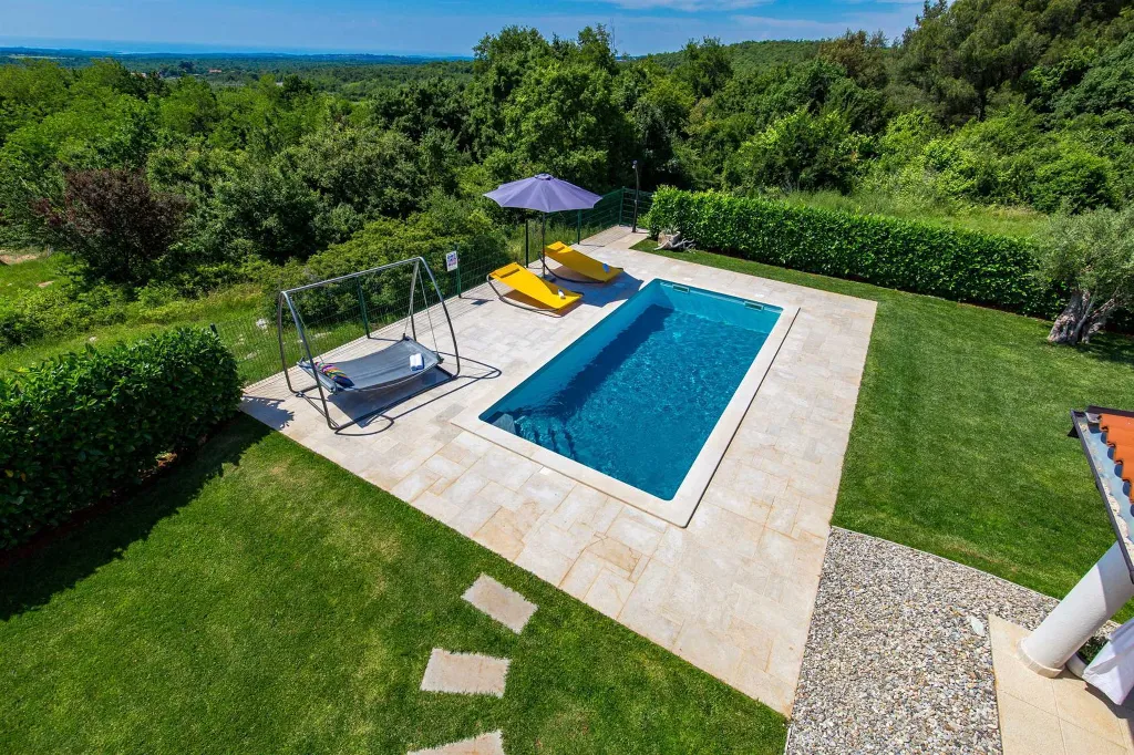 Spacious Villa Retreat with Pool in Višnjan