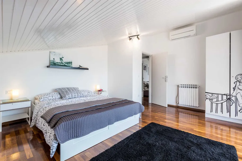 Spacious Villa Retreat with Pool in Višnjan