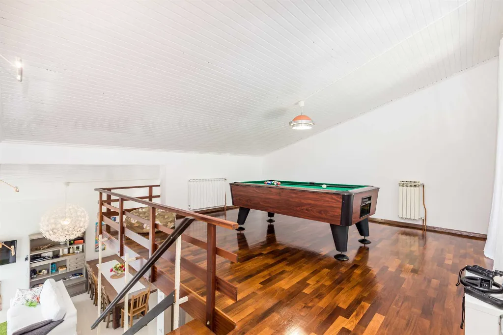 Spacious Villa Retreat with Pool in Višnjan