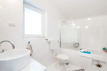 Spacious Villa Retreat with Pool in Višnjan