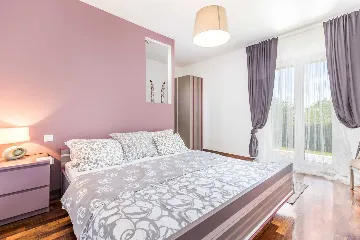 Spacious Villa Retreat with Pool in Višnjan