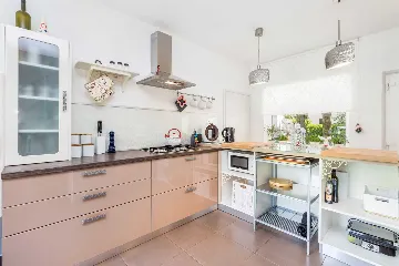 Spacious Villa Retreat with Pool in Višnjan