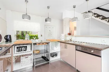 Spacious Villa Retreat with Pool in Višnjan