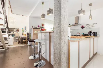 Spacious Villa Retreat with Pool in Višnjan