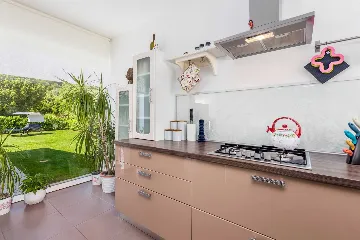 Spacious Villa Retreat with Pool in Višnjan