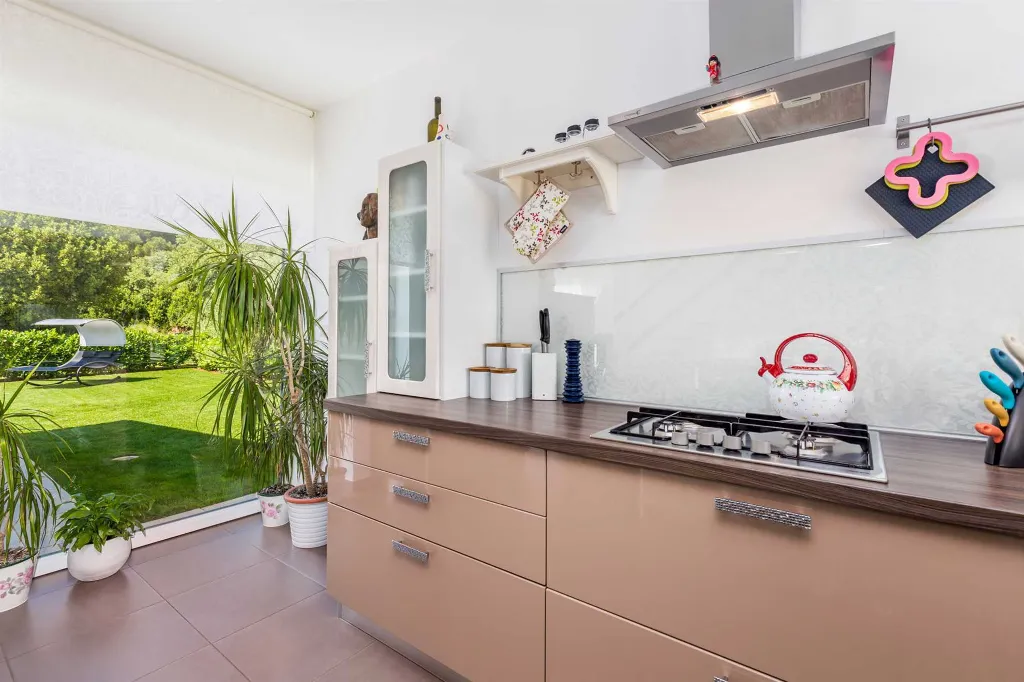 Spacious Villa Retreat with Pool in Višnjan