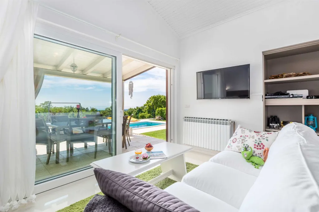 Spacious Villa Retreat with Pool in Višnjan