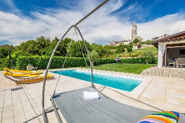 Spacious Villa Retreat with Pool in Višnjan