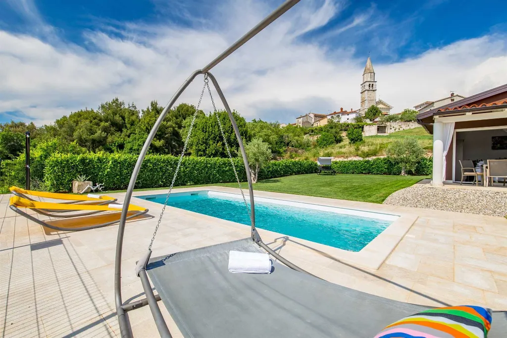 Spacious Villa Retreat with Pool in Višnjan