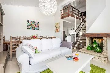 Spacious Villa Retreat with Pool in Višnjan