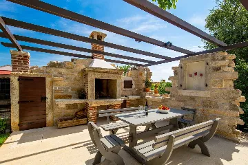 Spacious Villa Retreat with Pool in Višnjan