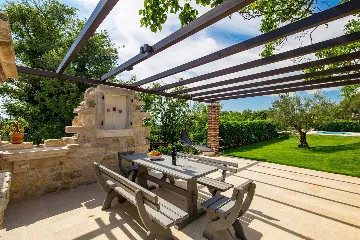 Spacious Villa Retreat with Pool in Višnjan