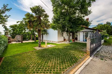 Spacious Villa Retreat with Pool in Višnjan