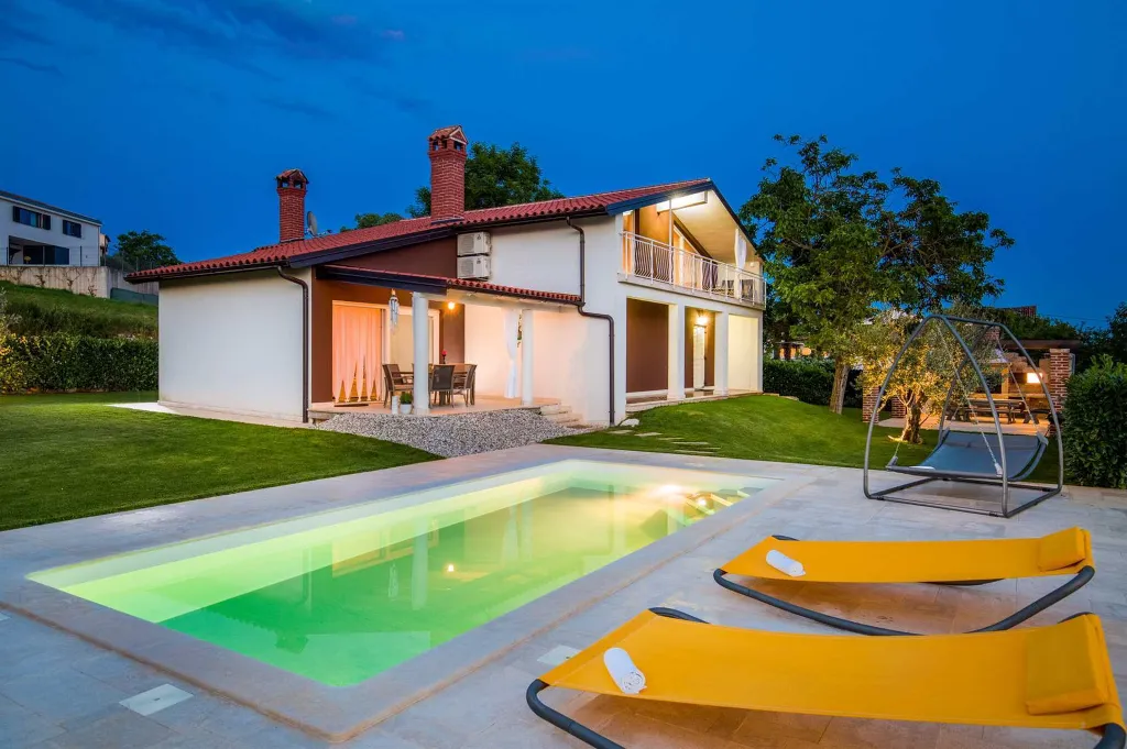 Spacious Villa Retreat with Pool in Višnjan