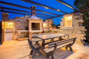 Spacious Villa Retreat with Pool in Višnjan