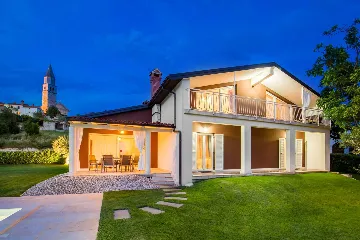 Spacious Villa Retreat with Pool in Višnjan