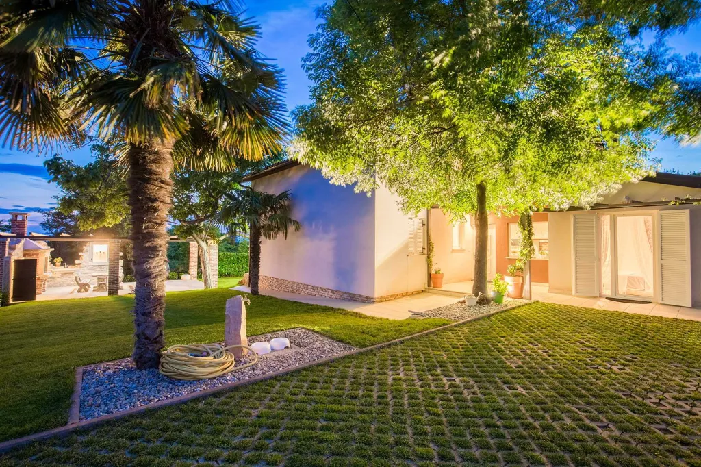 Spacious Villa Retreat with Pool in Višnjan