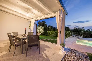 Spacious Villa Retreat with Pool in Višnjan