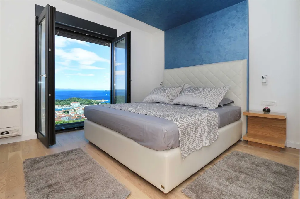 Contemporary Villa with Infinity Pool in Makarska