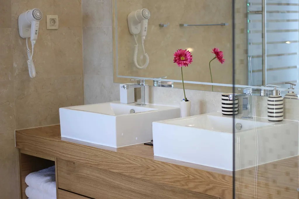 Contemporary Villa with Infinity Pool in Makarska