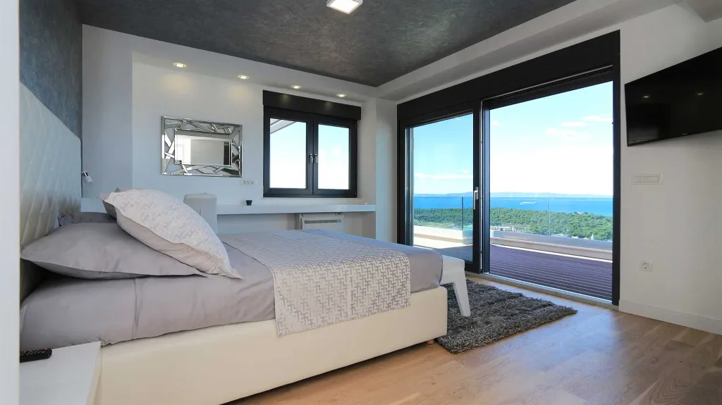 Contemporary Villa with Infinity Pool in Makarska