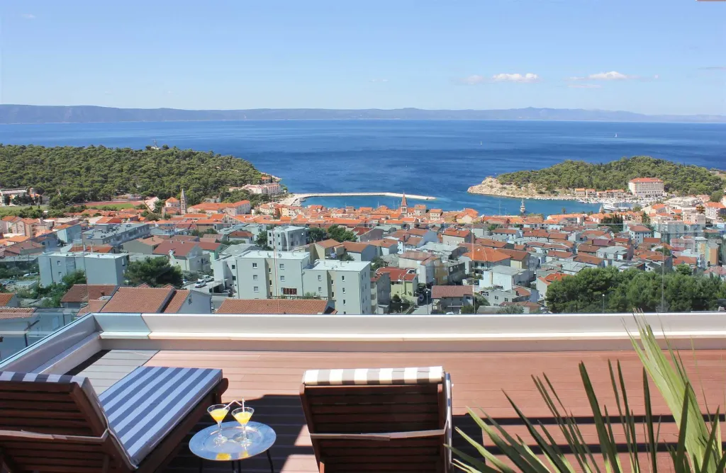 Contemporary Villa with Infinity Pool in Makarska