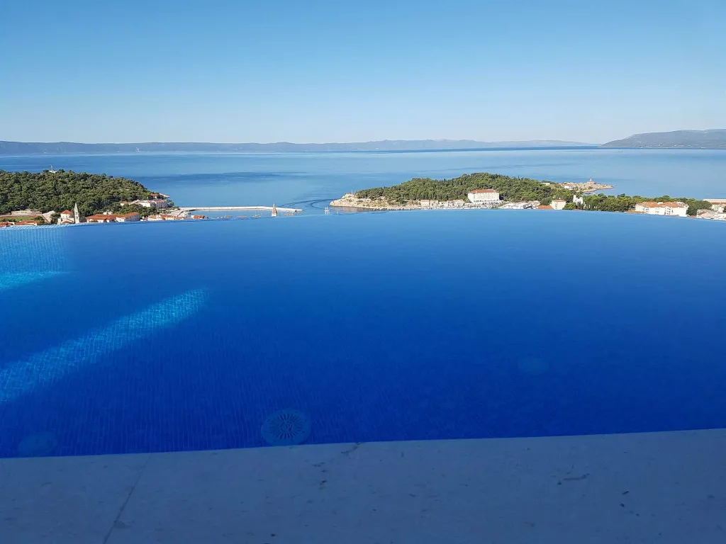 Contemporary Villa with Infinity Pool in Makarska