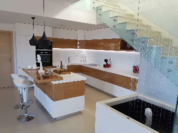 Contemporary Villa with Infinity Pool in Makarska