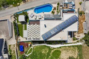 Contemporary Villa with Infinity Pool in Makarska