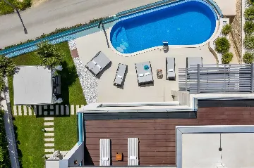 Contemporary Villa with Infinity Pool in Makarska