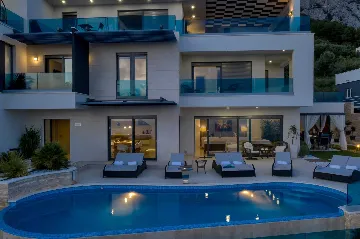 Contemporary Villa with Infinity Pool in Makarska