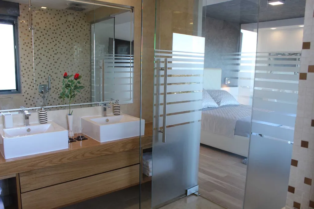 Contemporary Villa with Infinity Pool in Makarska
