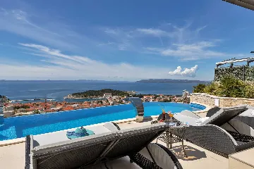 Contemporary Villa with Infinity Pool in Makarska