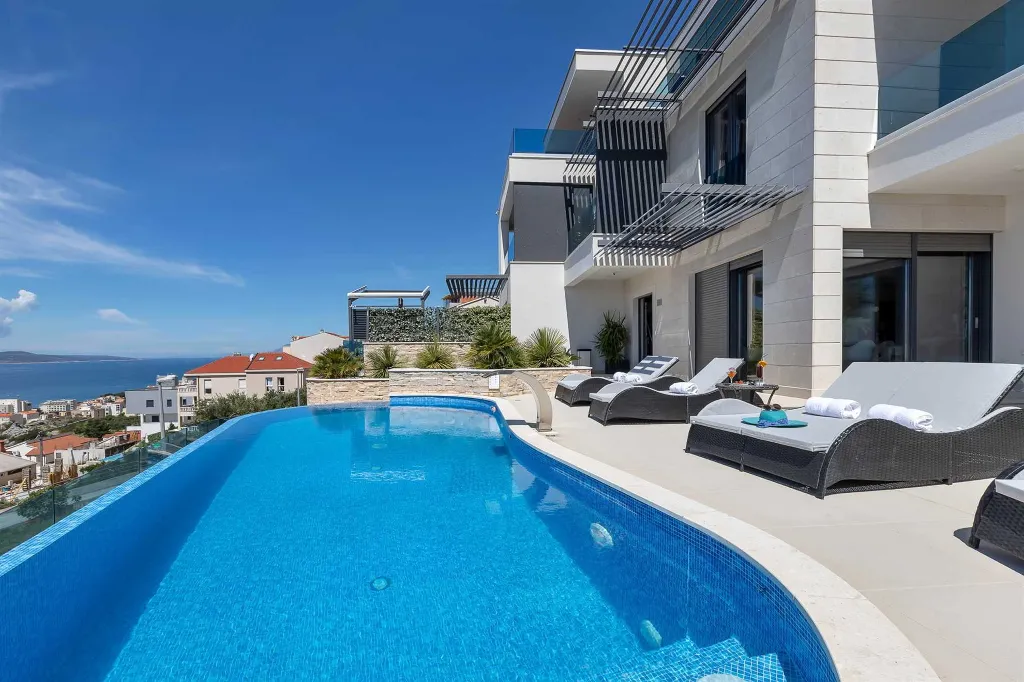 Contemporary Villa with Infinity Pool in Makarska