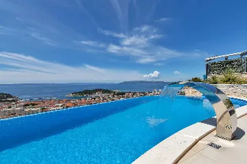 Contemporary Villa with Infinity Pool in Makarska