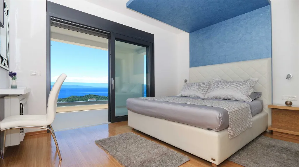 Spacious Seven-Bedroom Villa with Pools in Makarska