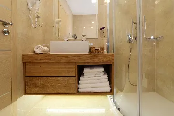 Spacious Seven-Bedroom Villa with Pools in Makarska