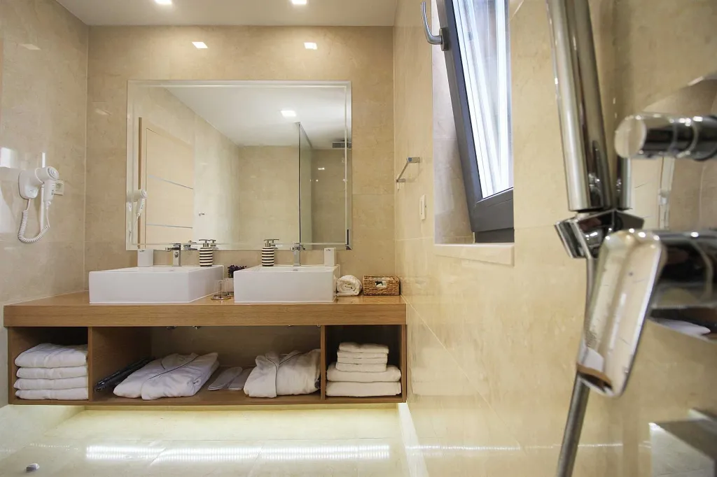 Spacious Seven-Bedroom Villa with Pools in Makarska