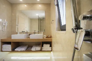 Spacious Seven-Bedroom Villa with Pools in Makarska