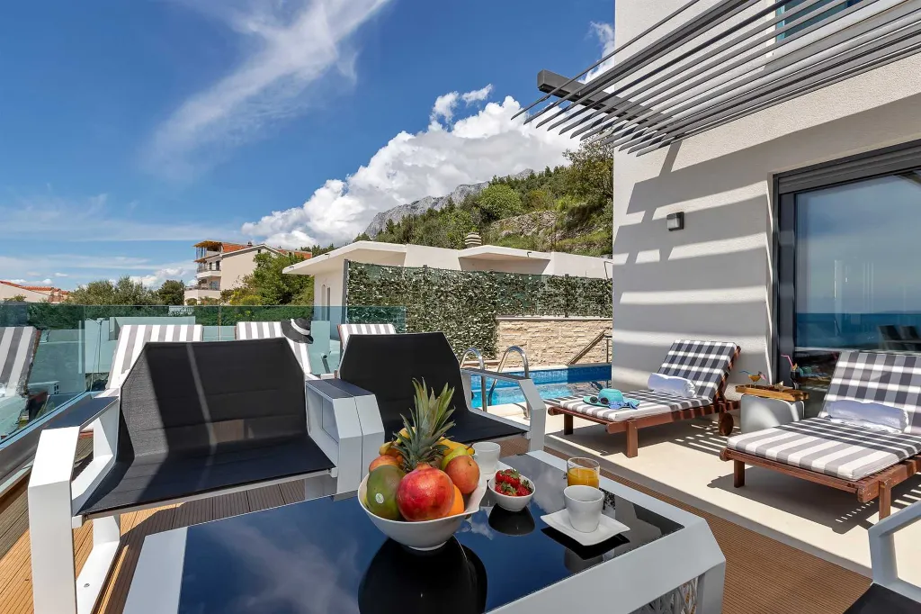 Spacious Seven-Bedroom Villa with Pools in Makarska