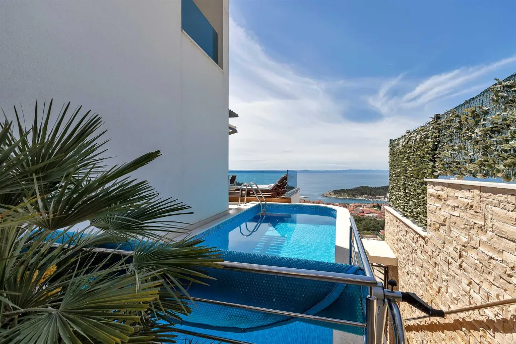 Spacious Seven-Bedroom Villa with Pools in Makarska
