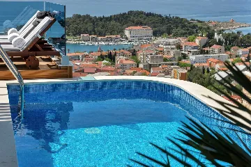 Spacious Seven-Bedroom Villa with Pools in Makarska